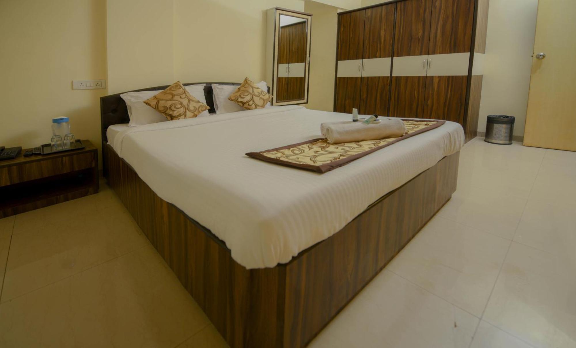 Lalsai Residency Andheri Mumbai Exterior foto